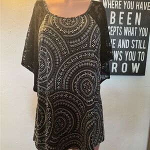 No Brand Plus Size Patterned Shirt with Strappy Back and Lace Sleeves | Size XXL